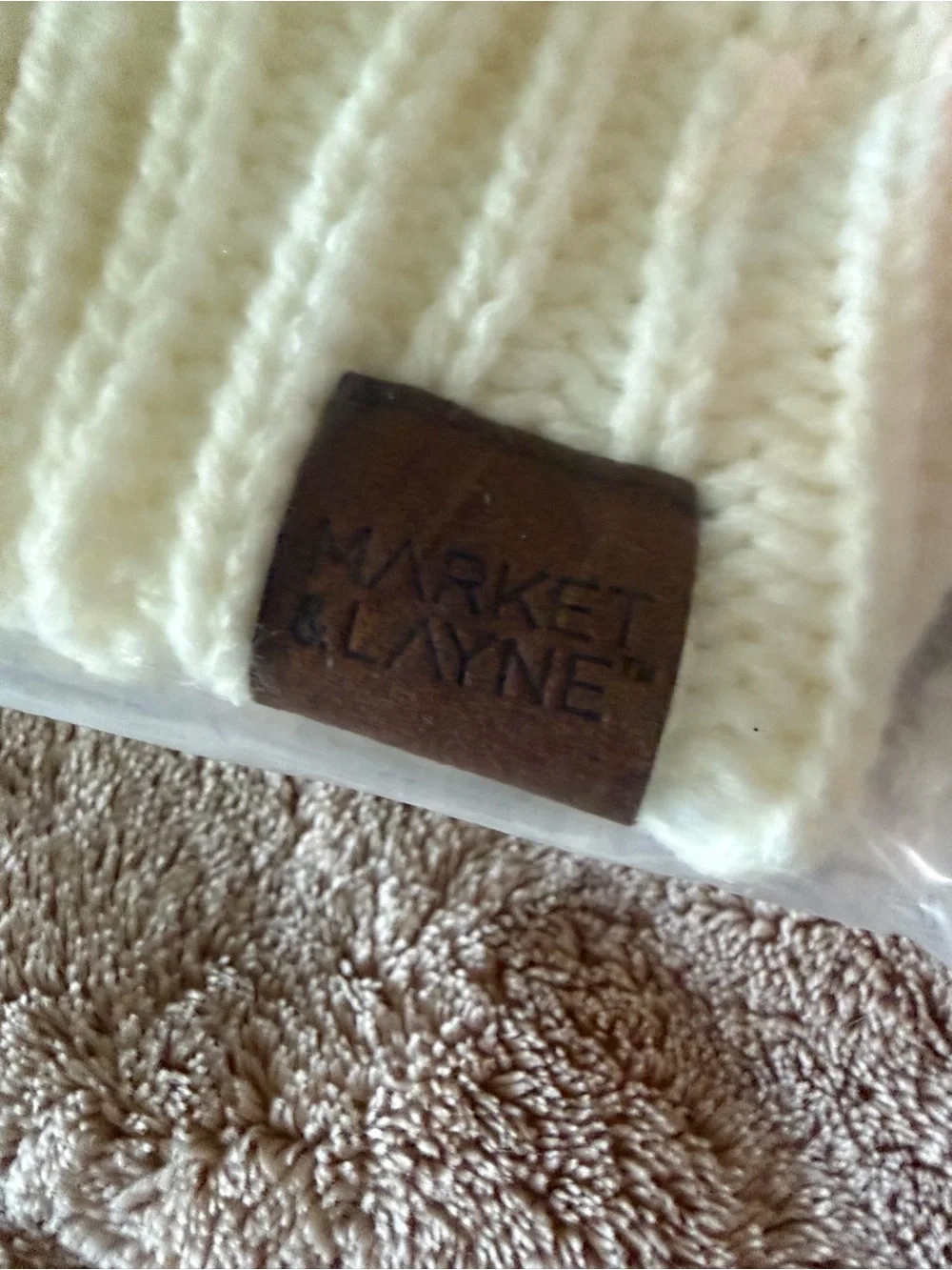 Market & Layne NWT Ivory Chunky Knit Beanie Adult Winter Hat - Picture 2 of 3